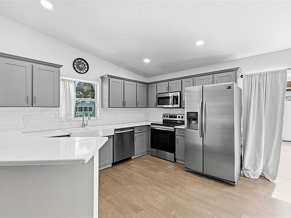 2nd image of 213 E CLUSTER AVENUE