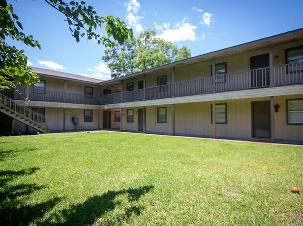 400 Live Oak Spacious 2 Bedroom Apartment with On-Site Laundry, 400 Live Oak St #6, Sulphur, LA 70663