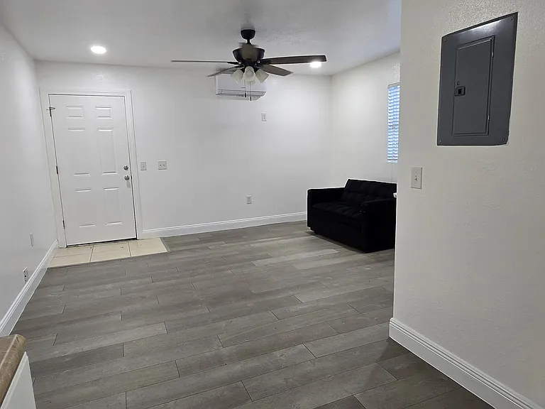 5814 Little River Dr #1 — Photo 4