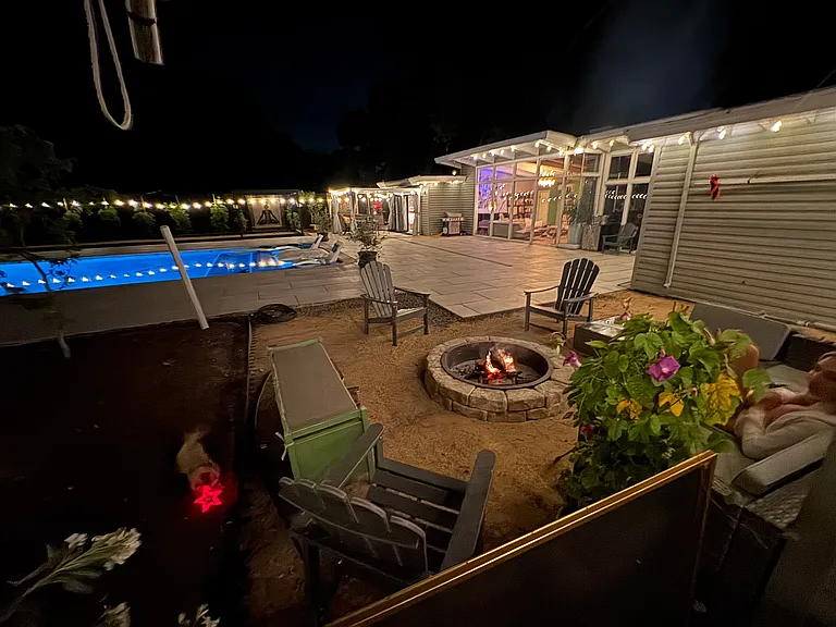 881 Hawthorne Dr — Photo 16