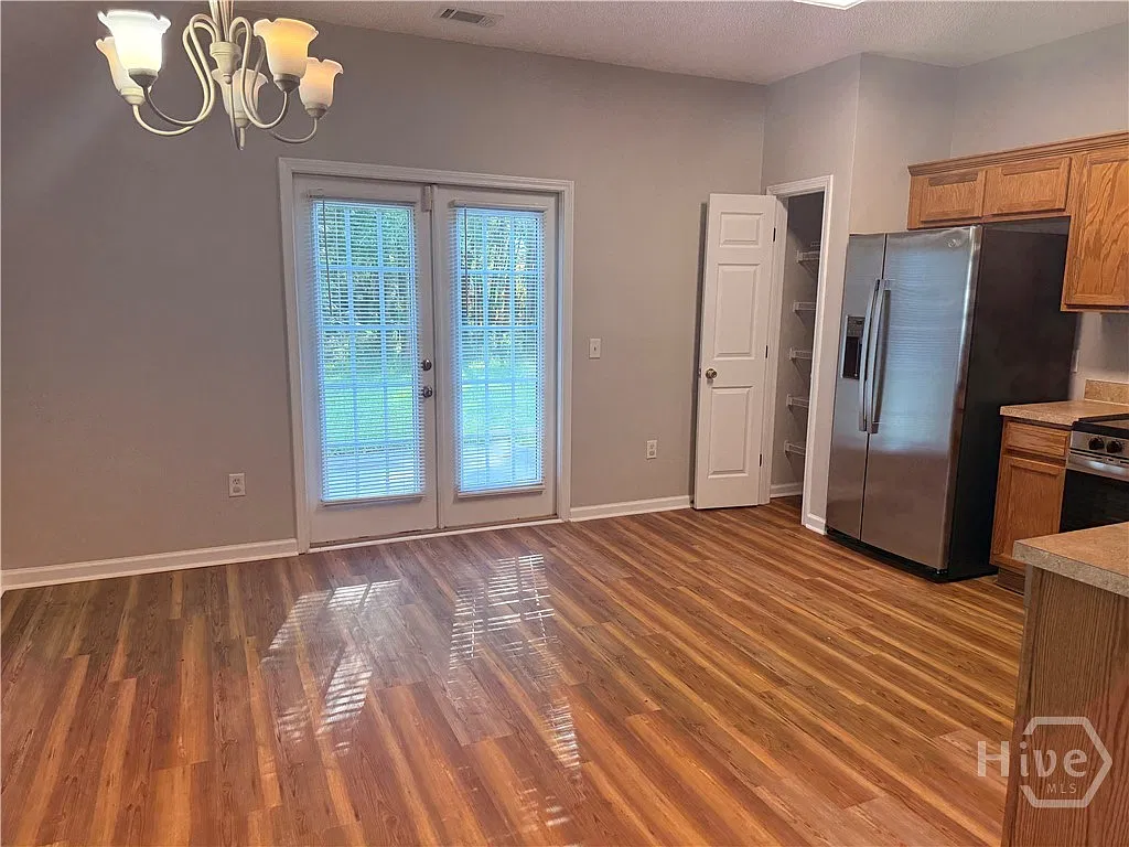 3 bed, 2.0 bath, 1314 sqft, $1,900 — Photo 3