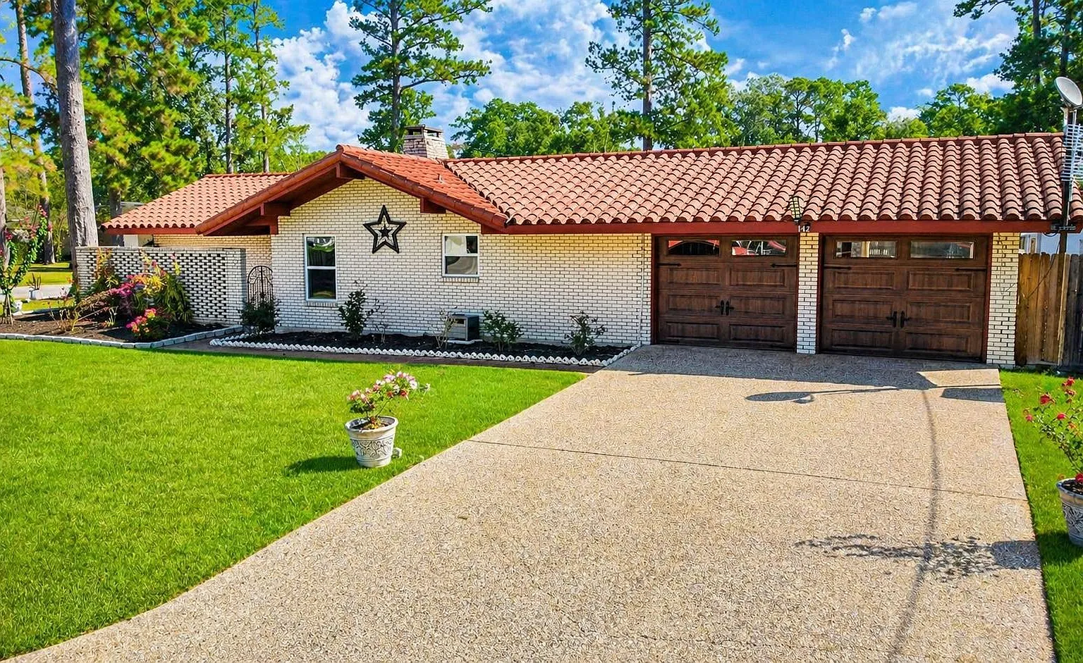 3 bed, 2.0 bath, 2179 sqft, $2,500 — Photo 2