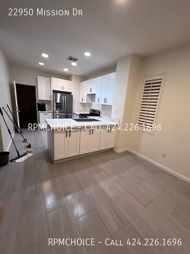 Upscale Single Family Home in Quiet Gated Community — Photo 3