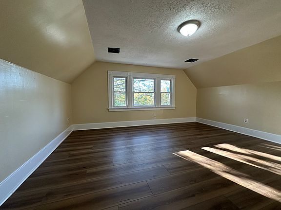 4th image of 395 Howard Ave #3