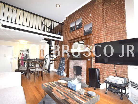 3rd image of 115 W 74th St APT 4B