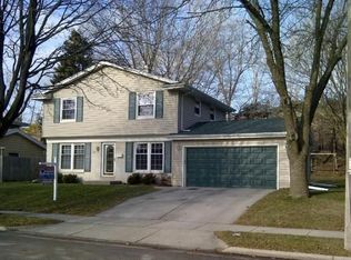 2148 Empire Dr, Waukesha, WI 53186