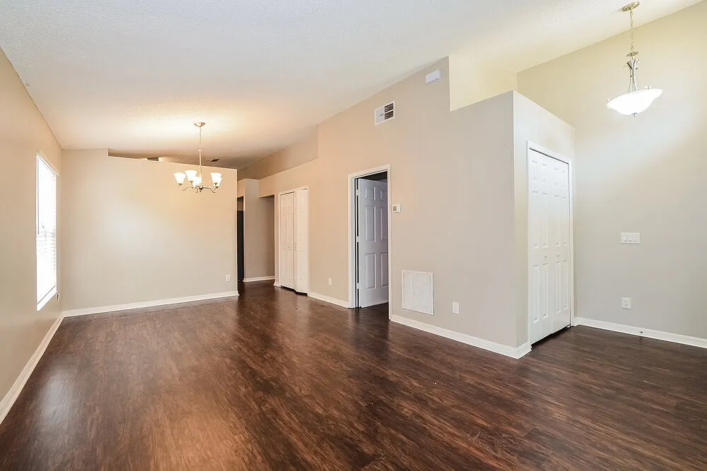 3 bed, 2.0 bath, 1457 sqft, $2,275 — Photo 3