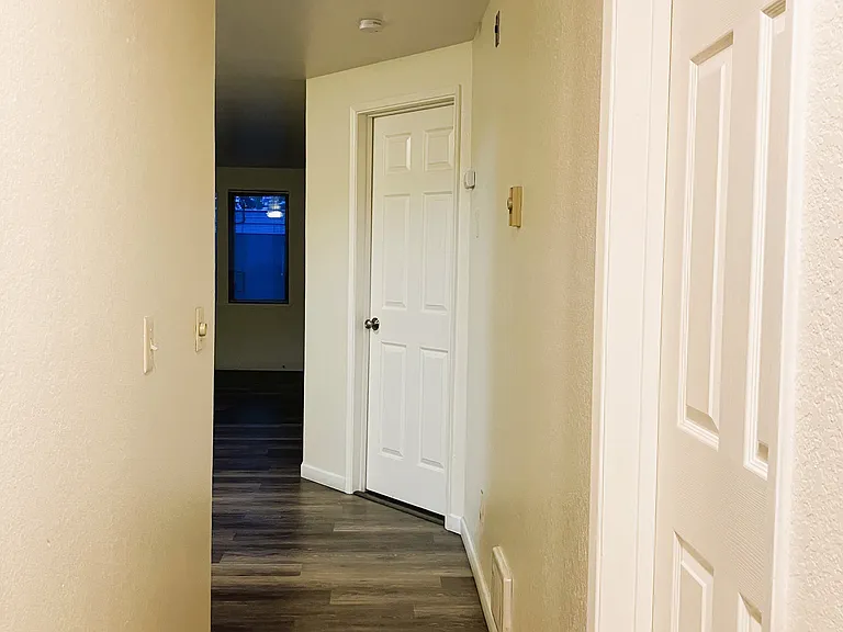 Portage Bay Apartments — Photo 30