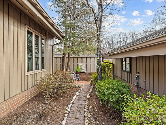 4th image of 5350 Sandtrap Ln
