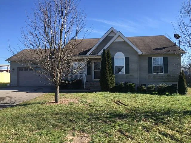 3 bed, 1218 sqft, $1,700 — Photo 1