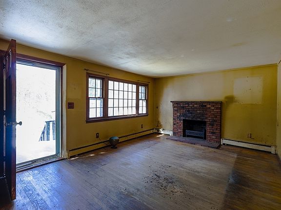 4th image of 8 Old Meetinghouse Rd