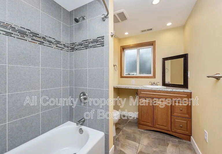 1210 Aikins Way — Photo 14