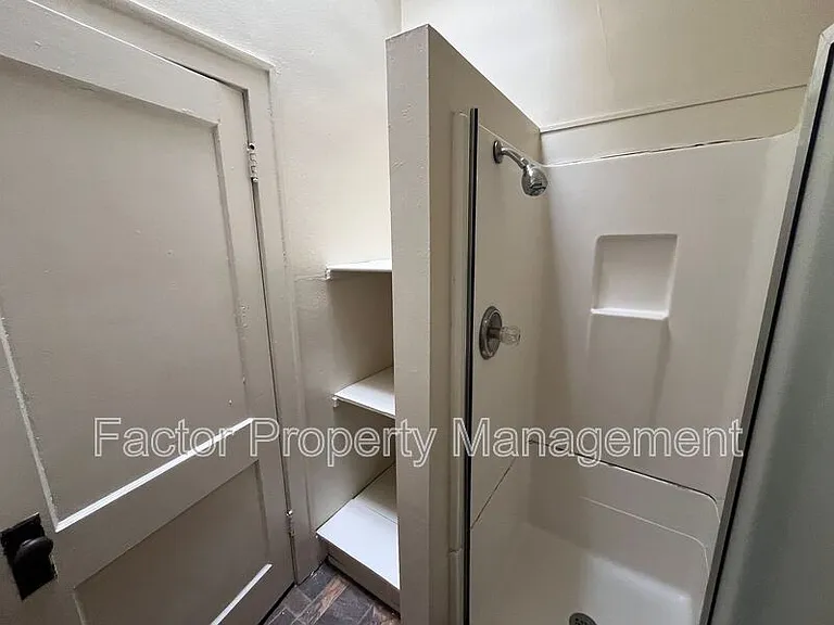 201 1/2 S Minnesota Ave #4 — Photo 18
