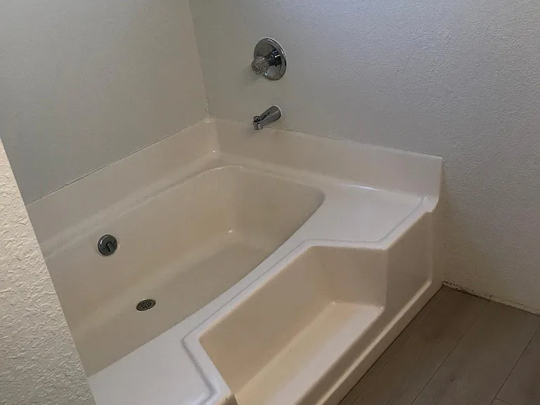 1484 Diamond Rd S — Photo 10