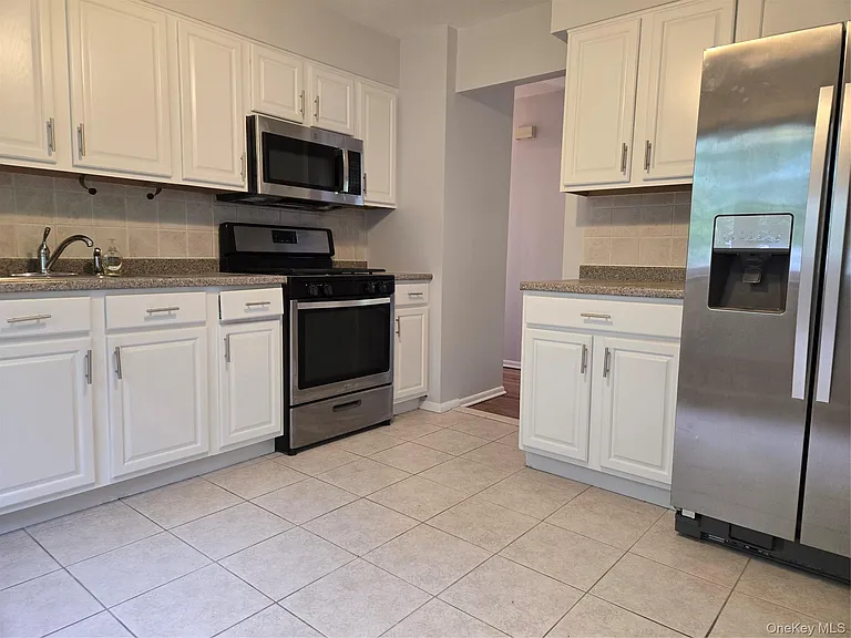 14 Lake Shore Dr — Photo 3