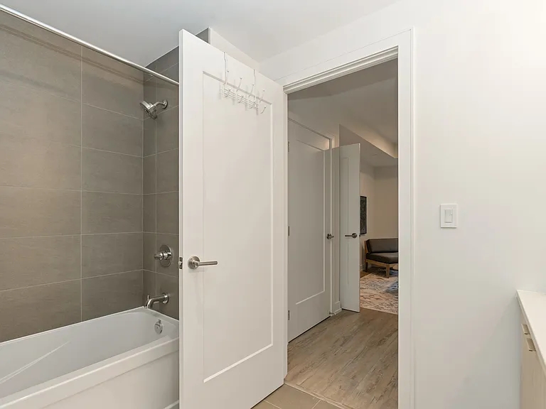 185 Dunlop St E #417 — Photo 16