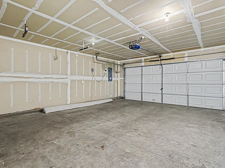 18327 Buckeye Pl — Photo 31