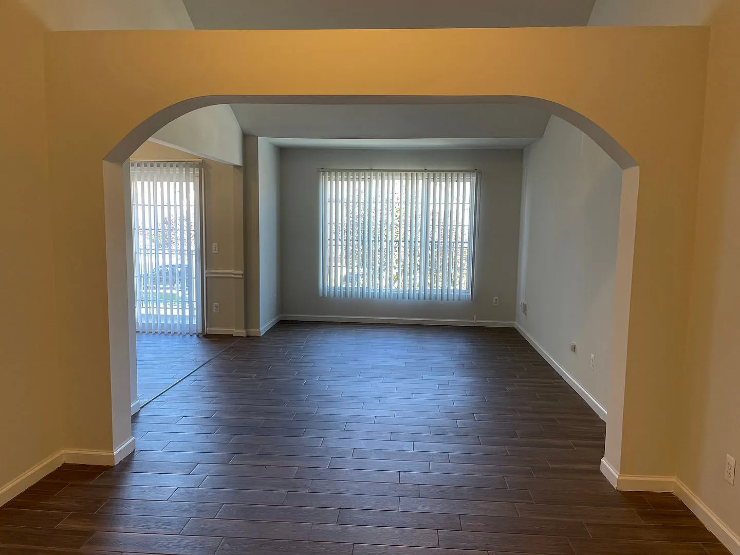 Shelby Township 2 Bedroom, 2 Bath Condo-Style Apartment, ATT. Garage & Pool — Photo 4