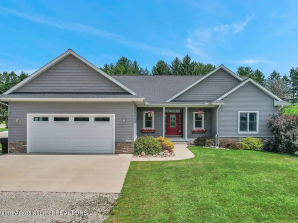 135 Branson Bay Dr, Mason, MI 48854