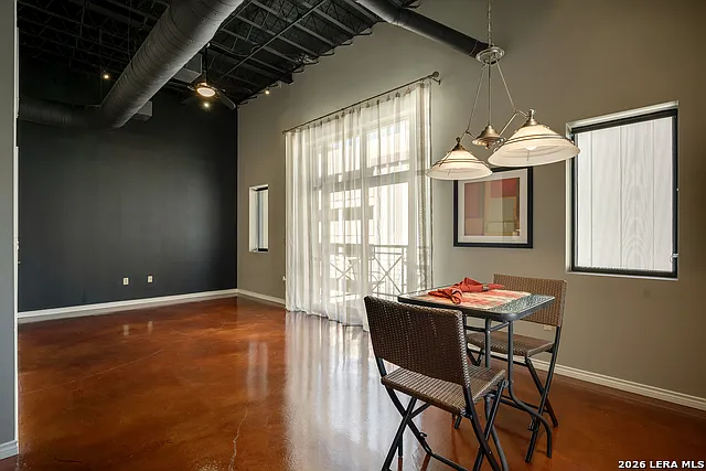 214 Travis #301 — Photo 13