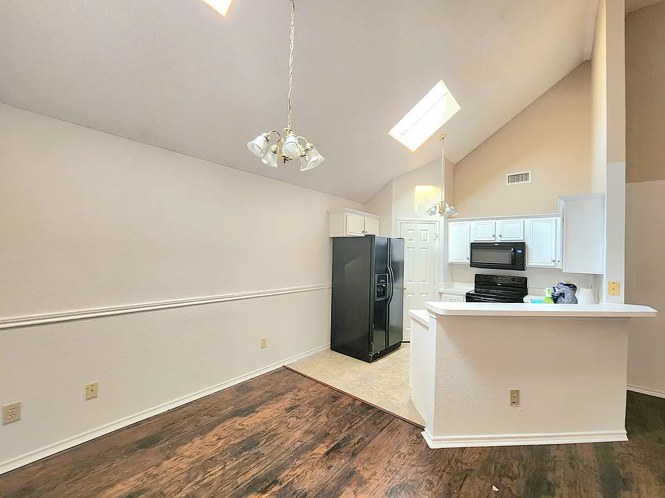 465 El Rio Dr