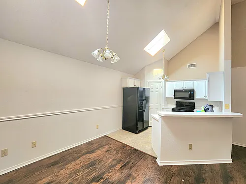 465 El Rio Dr Photo 1