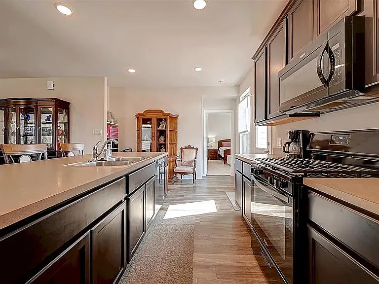 3 bed, 1762 sqft, $2,100 — Photo 3