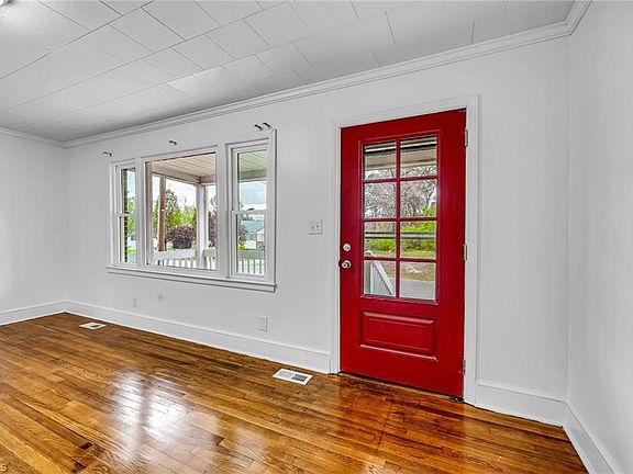 5th image of 505 W Morehead St