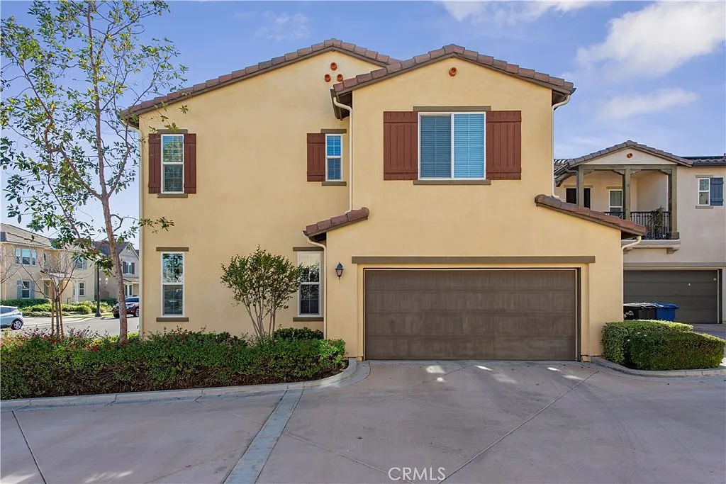 4 bed, 2.5 bath, 2179 sqft, $3,550 — Photo 3