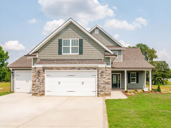 26 Valleydale Dr, Benson, NC 27504