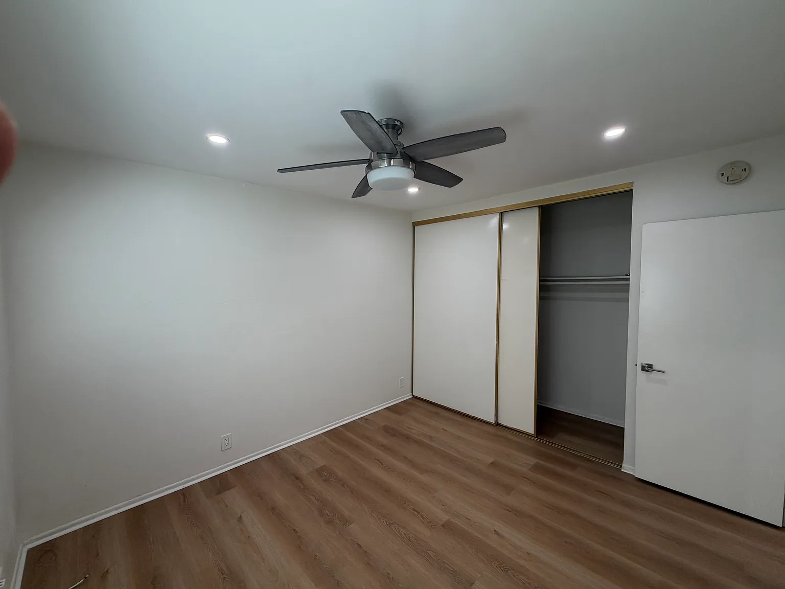 2 bed, 800 sqft, $3,300 — Photo 2