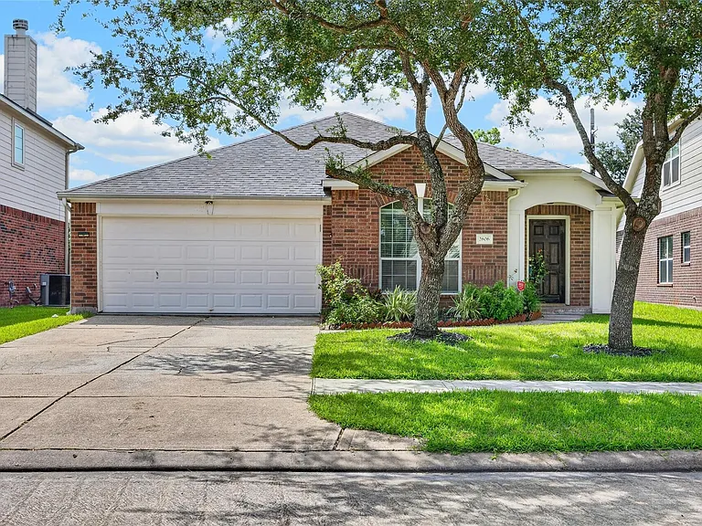 2606 Cypress Springs Dr — Photo 2