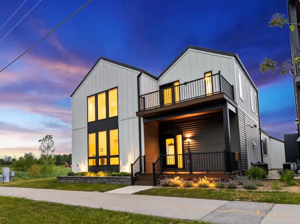 4192 East Lake Vista BOULEVARD, Oak Creek, WI 53154