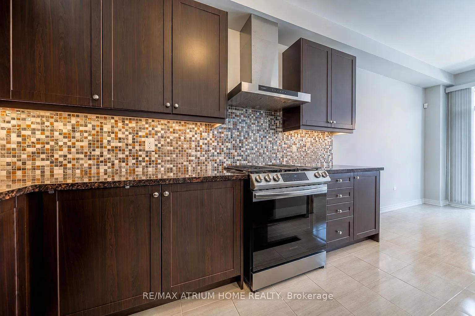 4 bed, $3,300 — Photo 2