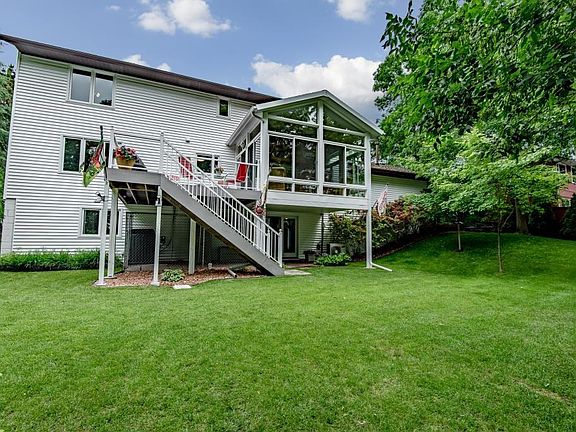 Wonderful Sun room and Deck