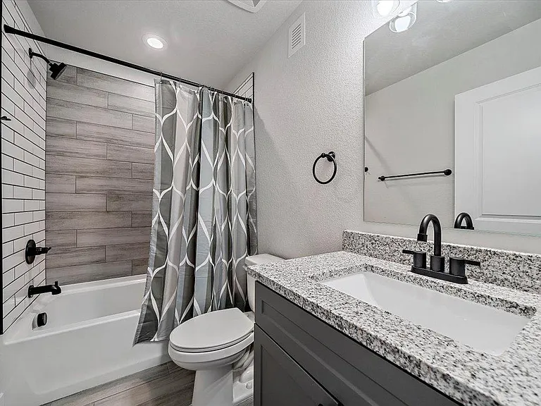 1326 Benton St — Photo 19