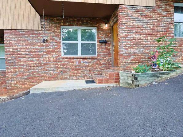 Nobb Hill Apartments, 1220 Knob Creek Rd #18, Johnson City, TN 37604