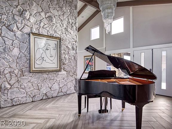 4th image of 233 Dalmatian Ln