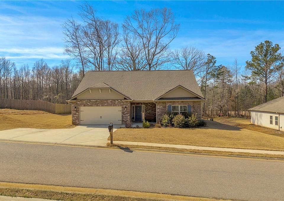 1st image of 371 River Mansion Dr