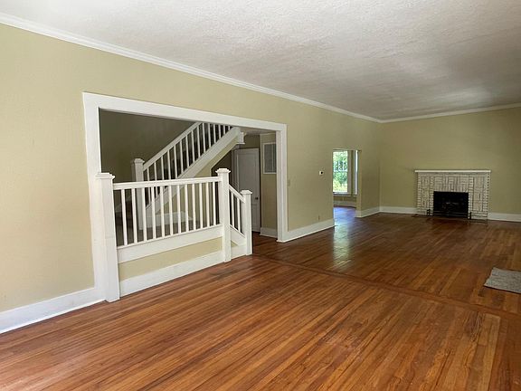 3rd image of 471 Howell Ave
