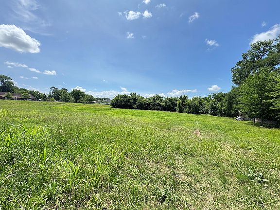 2nd image of 15721 Oleta Ln