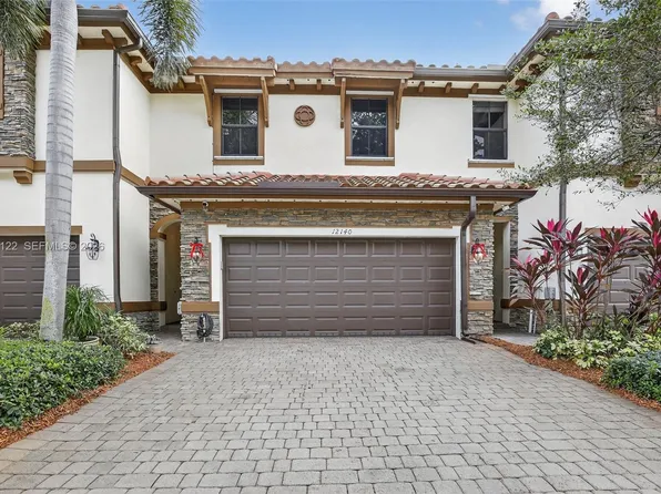 12140 Village Pl, Davie, FL 33325