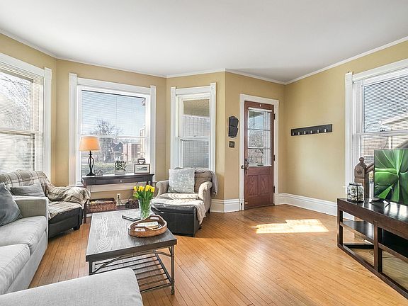 2nd image of 124 Forest Ave