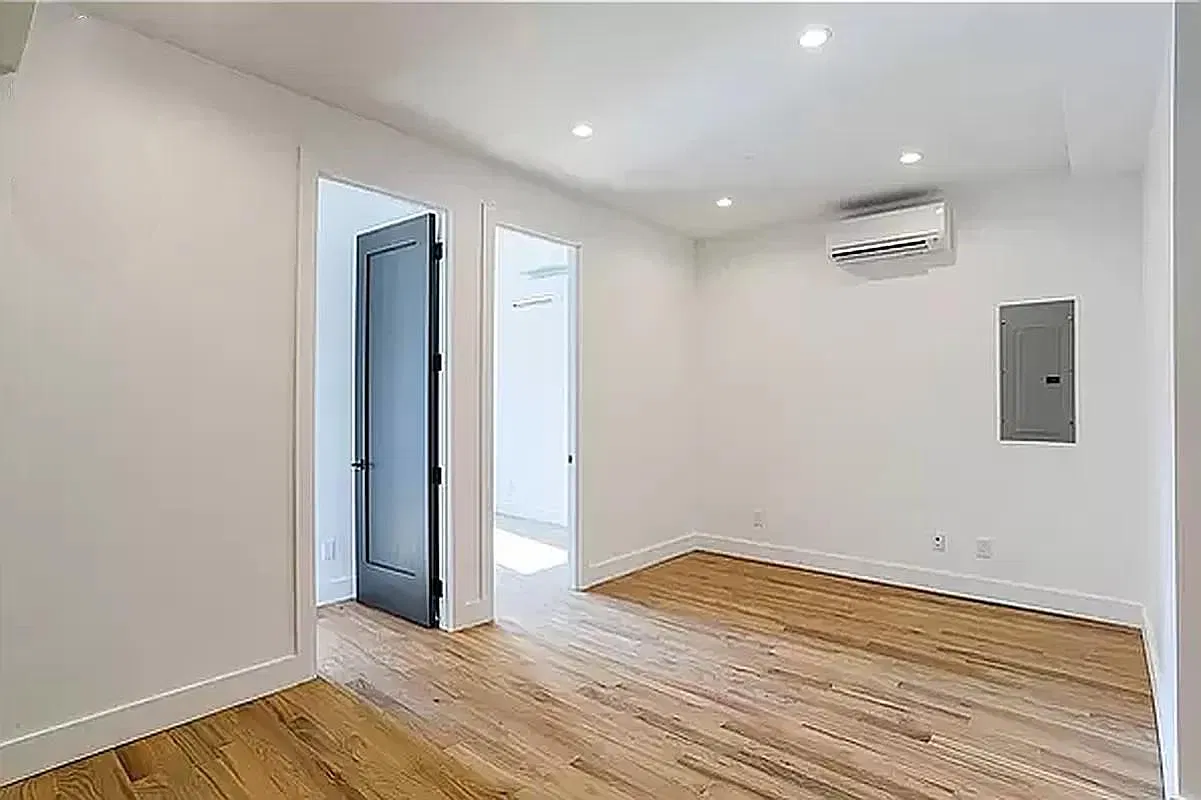 1626 Brooklyn Ave — Photo 3