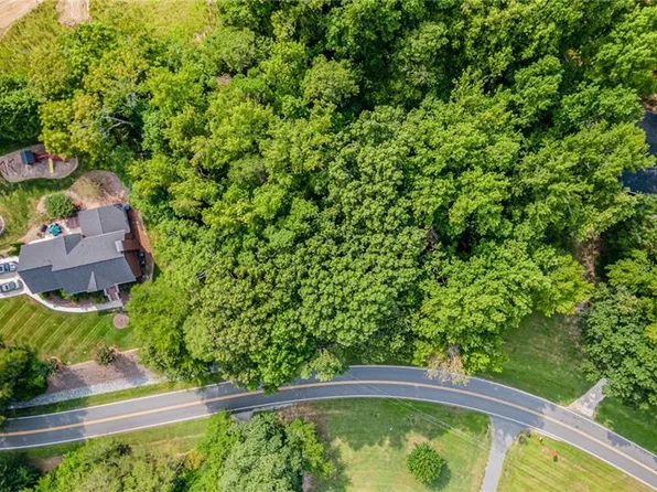 4406 Brookhaven Dr, Greensboro, NC 27406