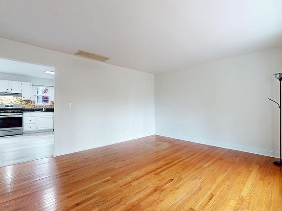 3rd image of 450 Redwood Ave