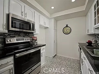 12830 Burbank Blvd #305 — Photo 9