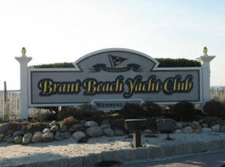 8 W Stanton Ave, Long Beach Township, NJ 08008