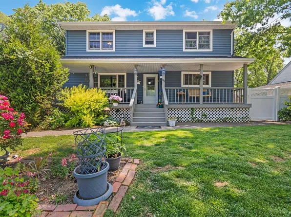 84 46th Street, Islip, NY 11751