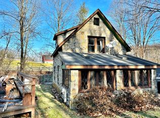 370 Tunnel Rd, Asbury, NJ 08802